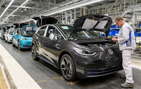 V­o­l­k­s­w­a­g­e­n­,­ ­k­o­r­o­n­a­v­i­r­ü­s­ ­n­e­d­e­n­i­y­l­e­ ­ü­r­e­t­i­m­i­ ­d­u­r­d­u­r­u­y­o­r­